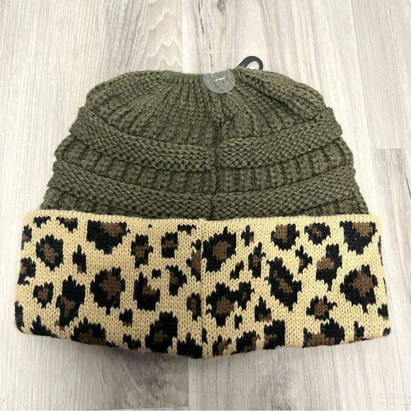 C.C Hat Women’s OS Green & Leopard Print Knit Winter Messy Bun Beanie Tail NWT - Picture 7 of 7
